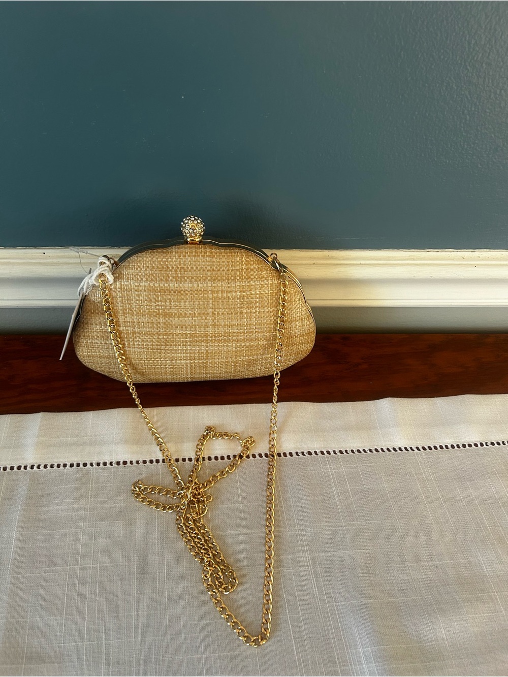 NWT pink embroidered seashell straw clutch by Haute Hippie w/a gold chain - Picture 4 of 6